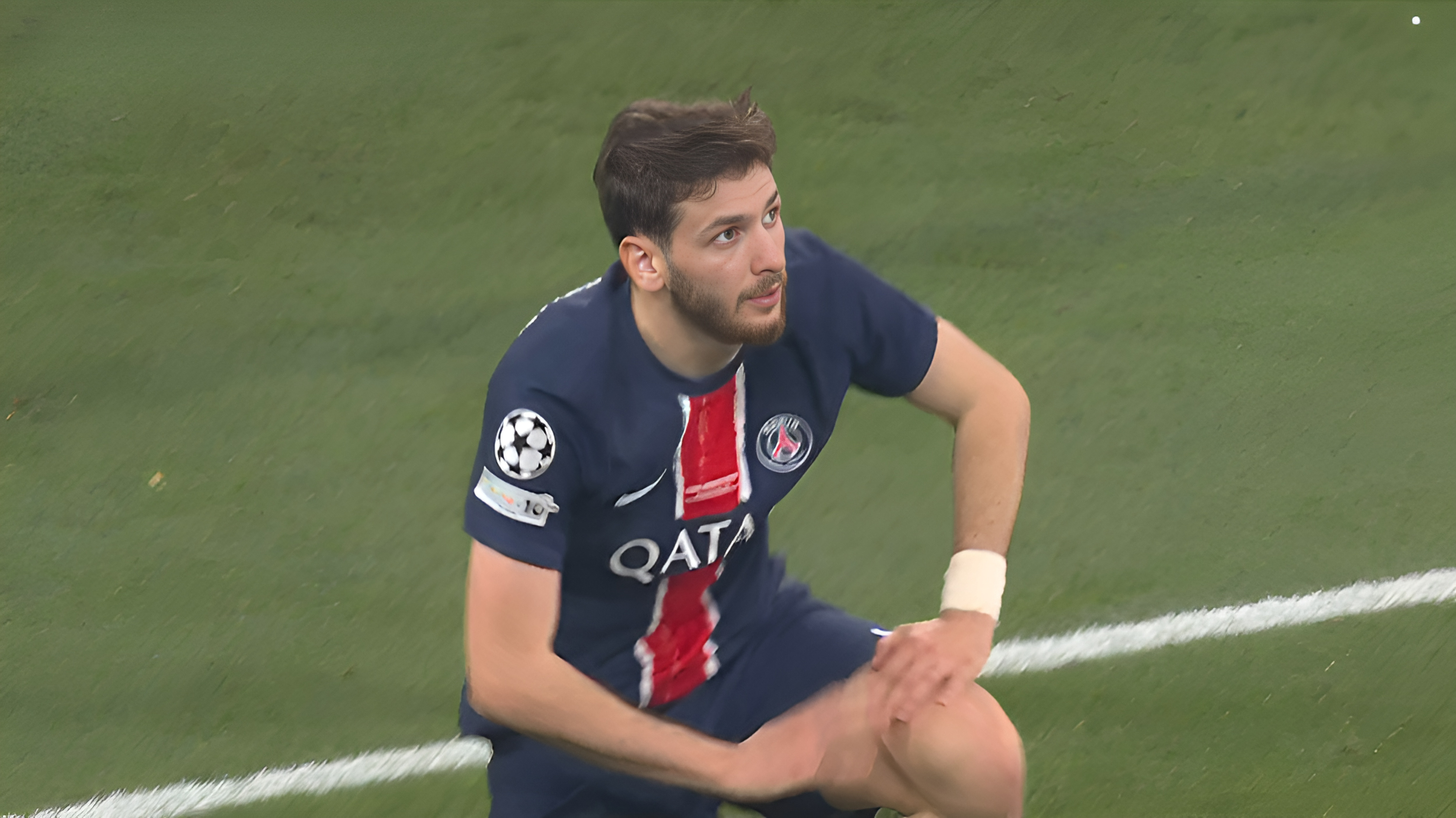 九游官方平台-转会期欧冠焦点战，斯图加特外线爆发，质疑声仍在，身体对抗强度拉满的简单介绍